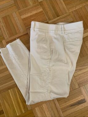 LOFT Embroidered Khaki Ankle Pants w/ Raw Hem Women’s Size 4 NWOT